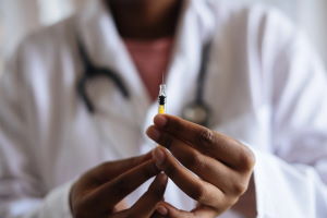 Health Canada расследует связь вакцины J&J к тромбам в крови